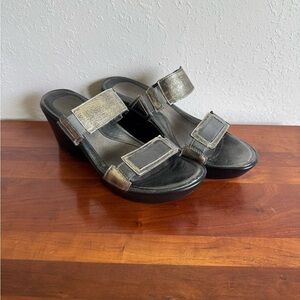 Naot Pewter Metallic Slip On Double Strap Wedge Sandal Womens 40 Casual Career